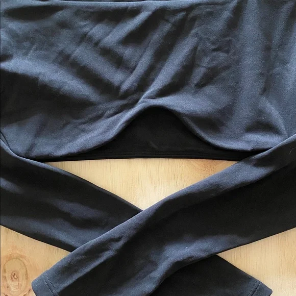 BUFFBUNNY Long Sleeve Curve Crop - Picture 2 of 10